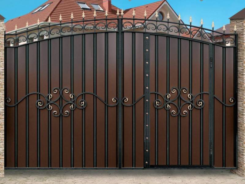 Идея для дома – кованые распашные ворота