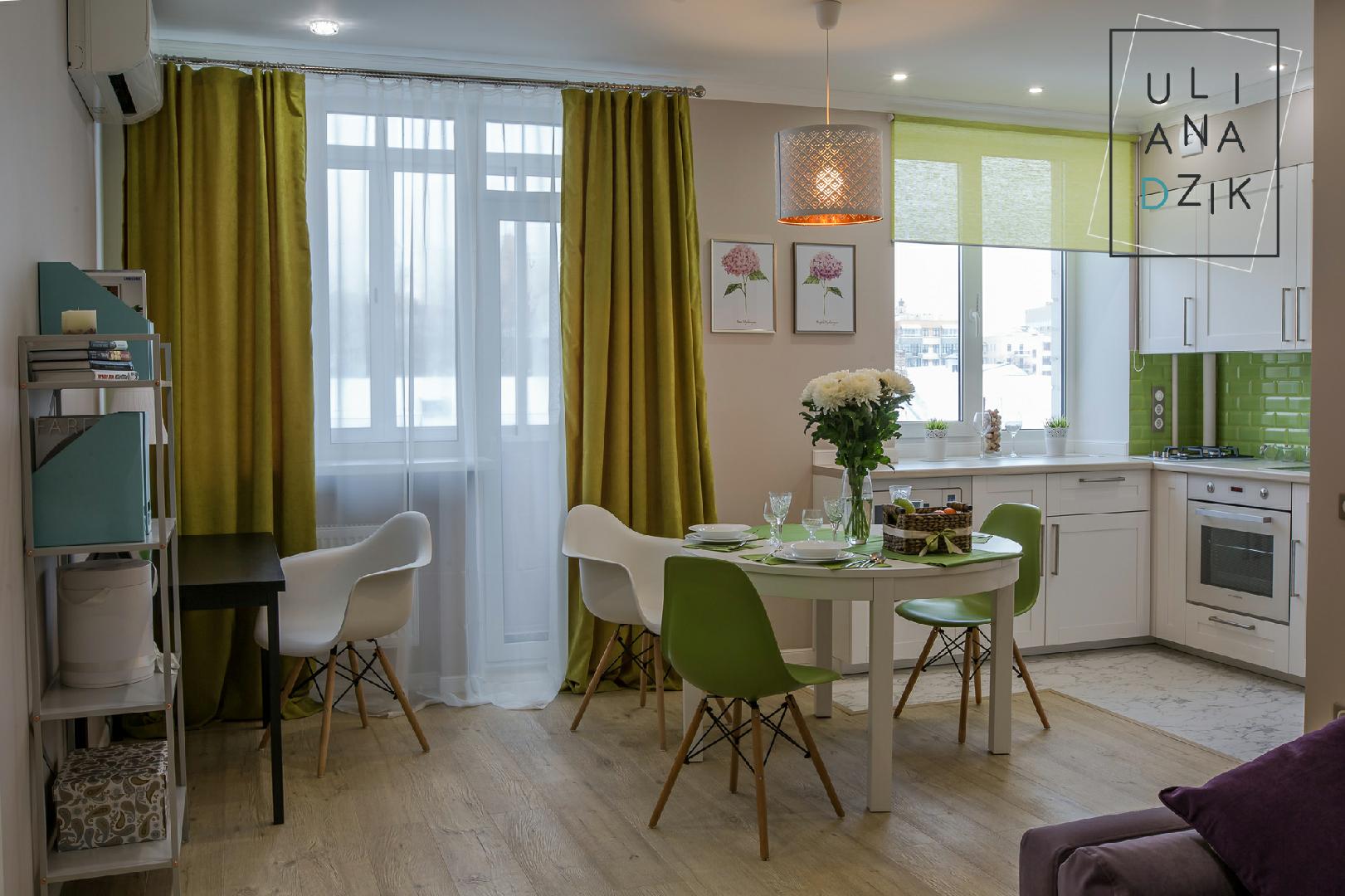 Зеленые шторы в интерьере гостиной: 40 фото интерьеров зала