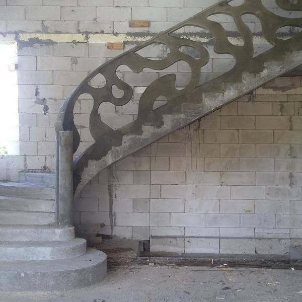 Перила бетонной лестницы: виды, материалы и установка