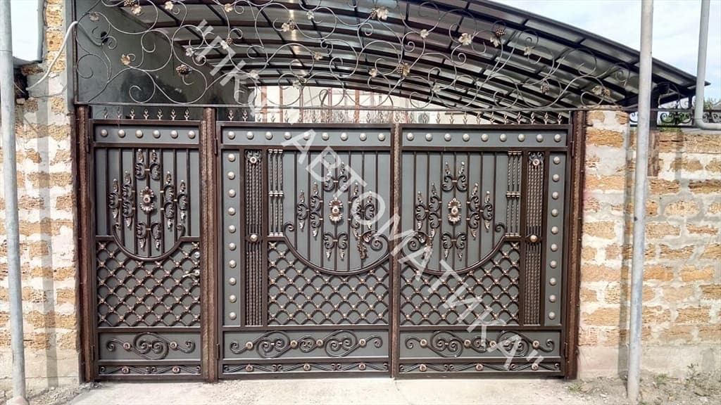 Металлические петли для ворот: виды и форма навесных шарниров на распашные двери