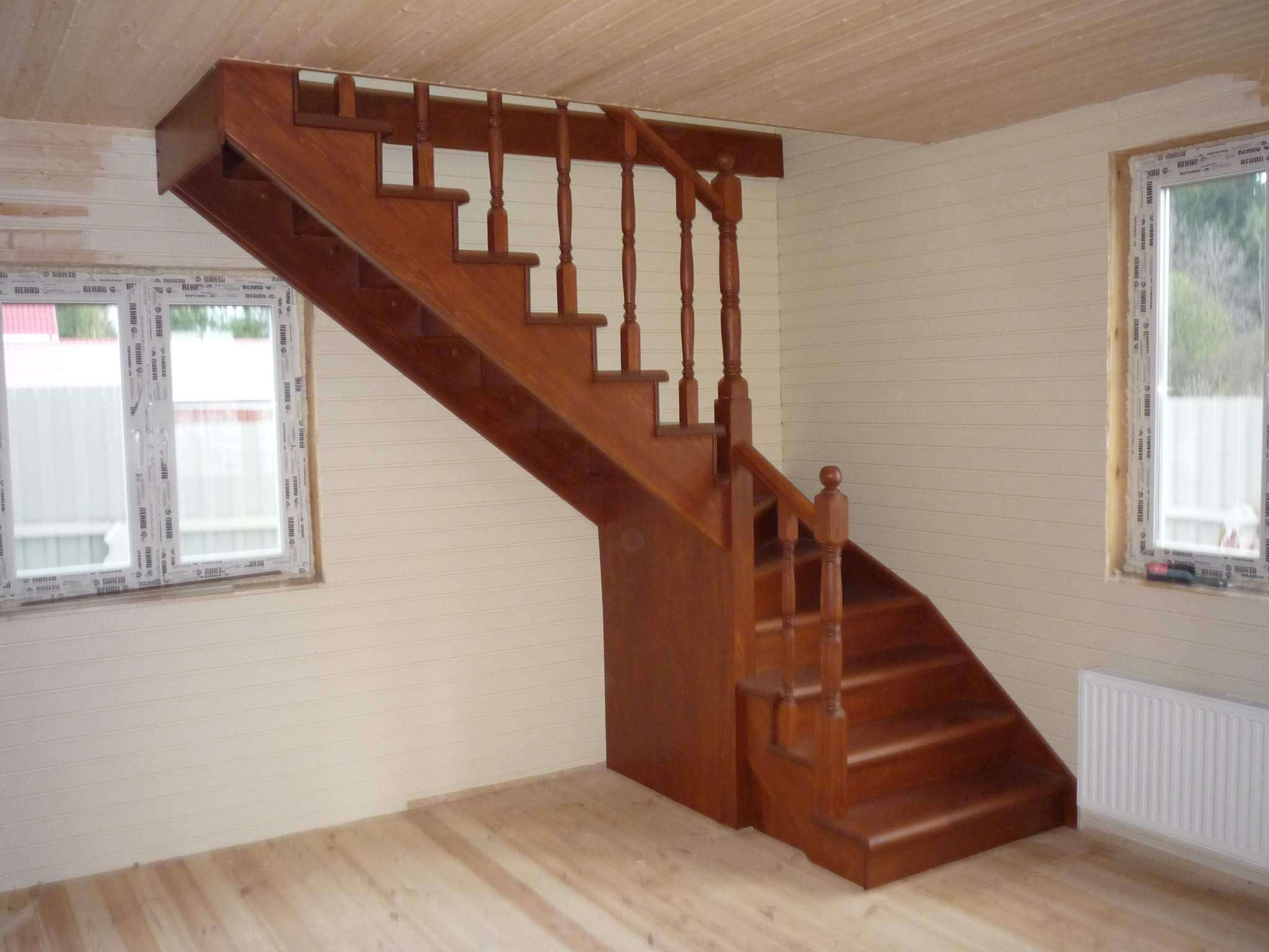 Строим деревянную лестницу на второй этаж дома своими руками