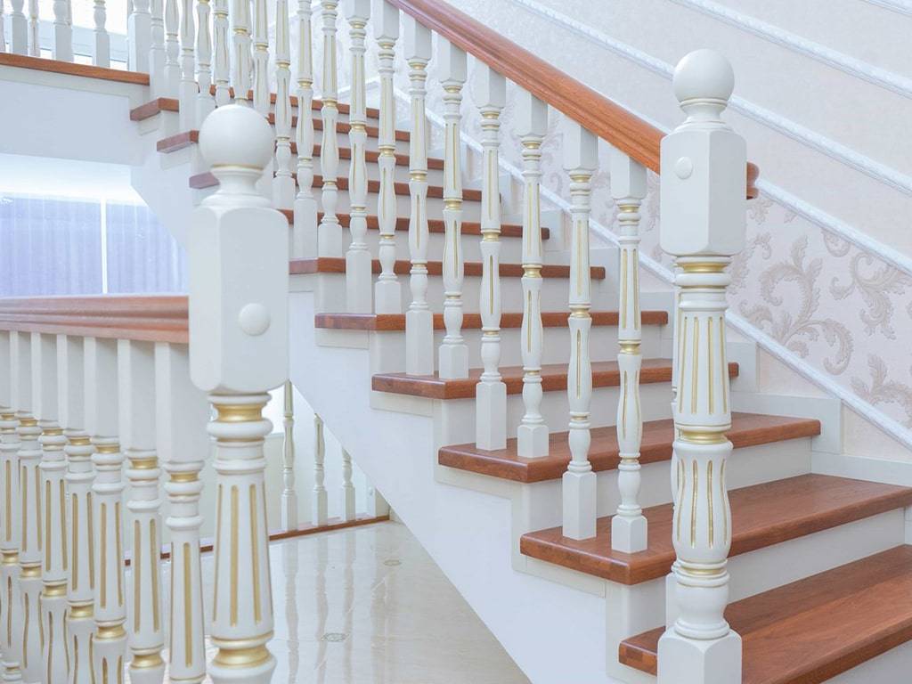 Покраска лестницы из дерева – все нюансы отделки для безупречного вида изделия | архитектура и строительство