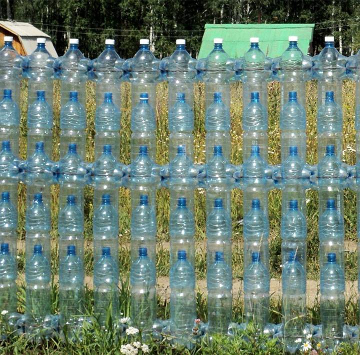 Забор из пластиковых бутылок - своими руками, технология и инструкция