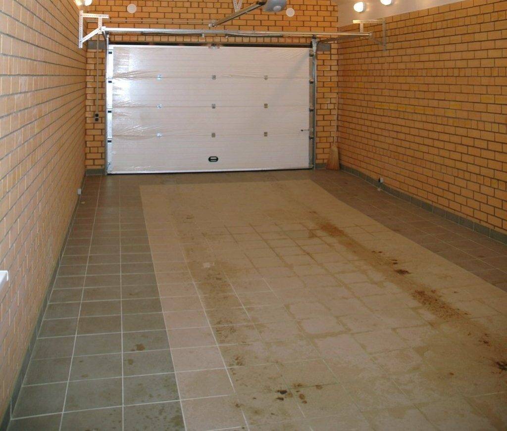 Отделка гаража. Внутренняя отделка гаража. Отделка гаража внутри. Обшивка стен в гараже.