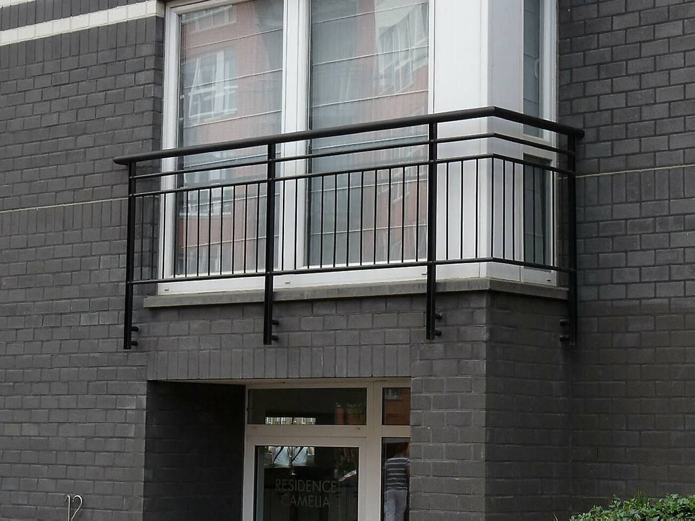 Балконные перила: как сделать ограждение на балконе
