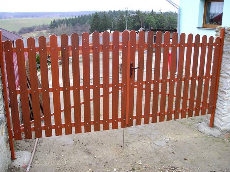 Забор из дерева своими руками — оформляем границы участка