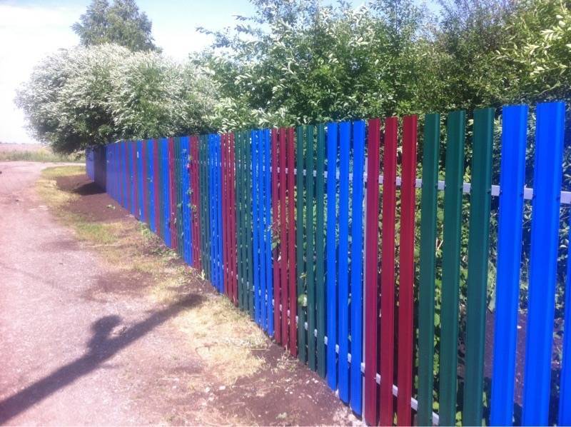 Каким цветом можно покрасить забор