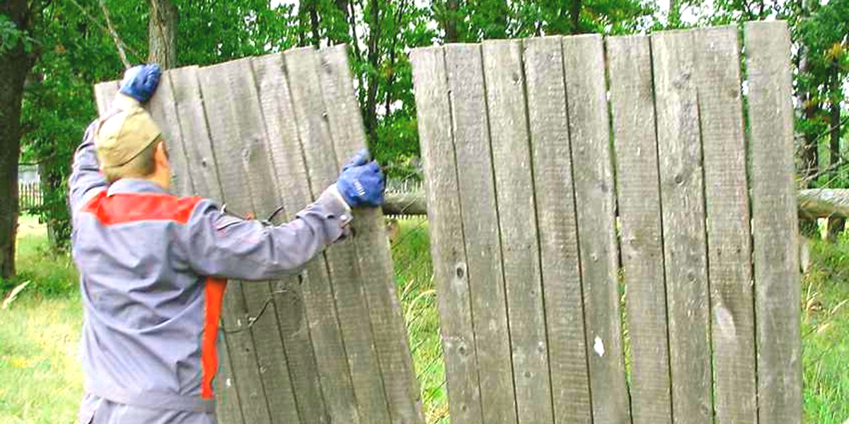 Ремонт деревянного забора – как восстановить забор на даче и в доме своими руками.