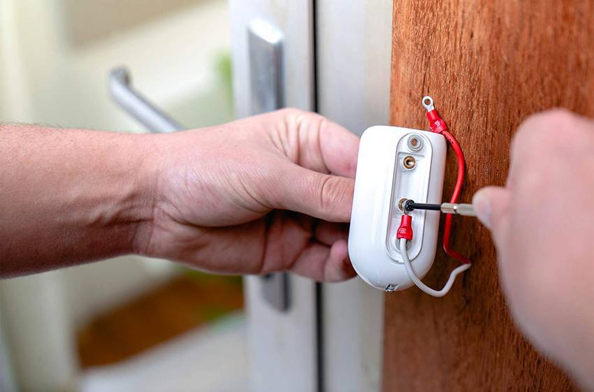 Как подключить проводной или беспроводной дверной звонок в квартире