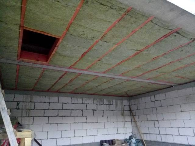 Утепление потолка в гараже изнутри: недорого пеноплексом своими руками и пенопластом