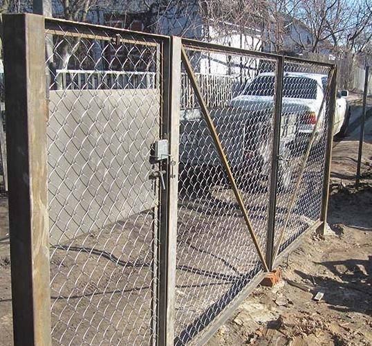 Ворота из сетки рабицы своими руками – как сделать распашные сетчатые ворота для дачи, технология изготовления, монтаж, установка + фото