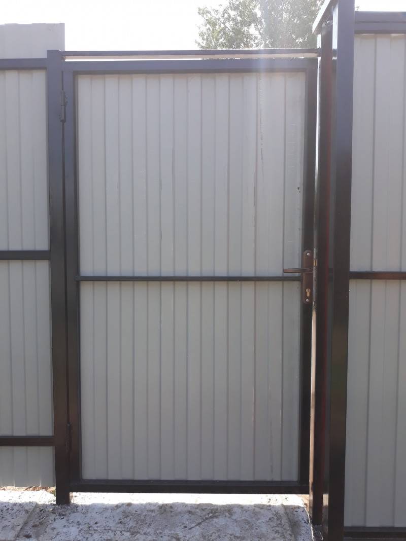 Сварной забор секционный из сетки, металлический с полимерным пвх покрытием