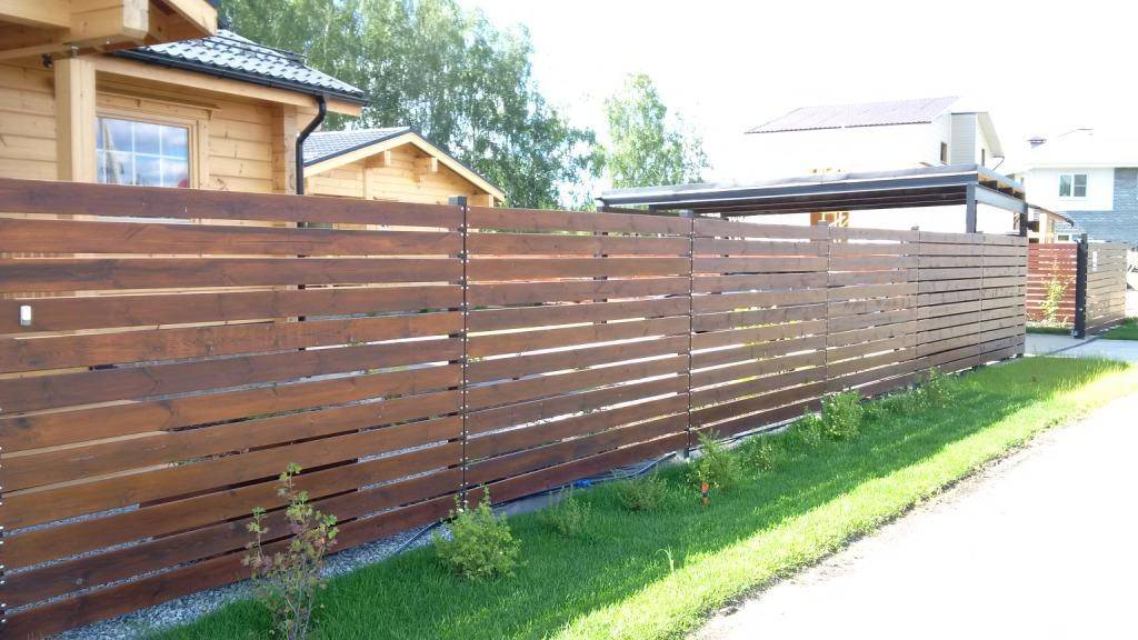 Как сделать забор с откатными воротами из лиственничного планкена своими руками