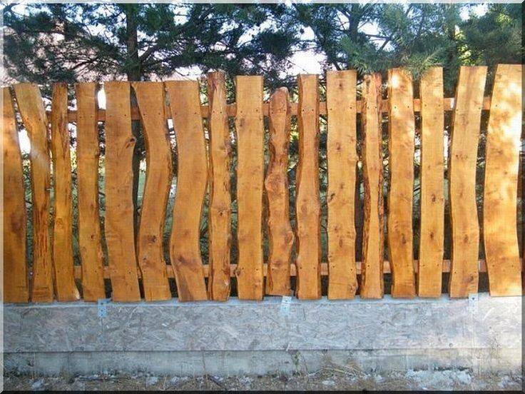 Забор из необрезной доски своими руками: фото, схемы, чертежи, видео