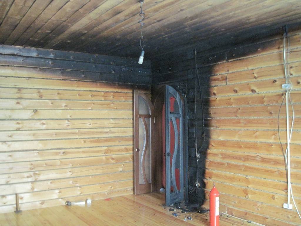 Натяжные потолки в деревянном доме - фото и советы